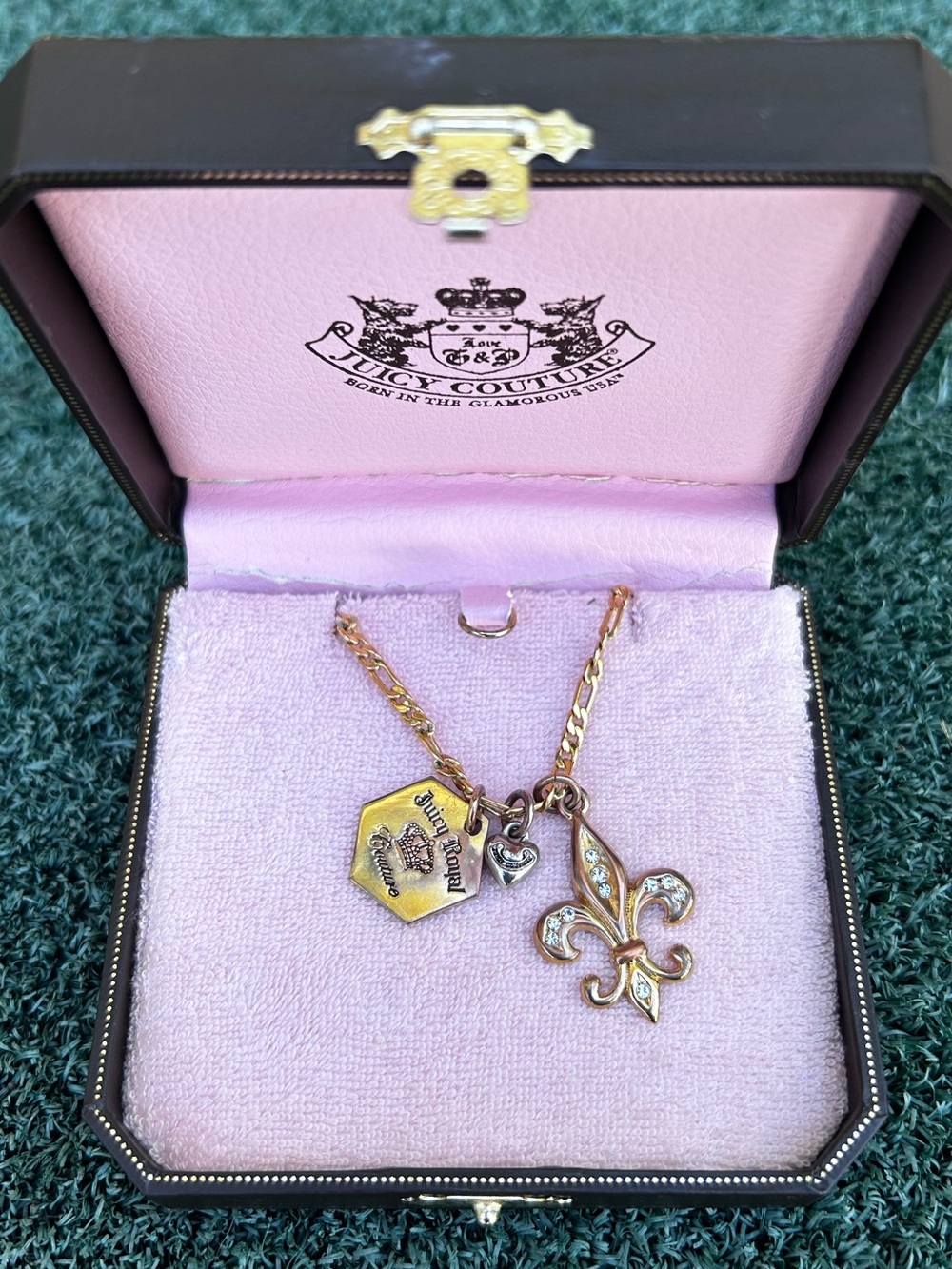 Juicy Couture Vintage Y2K Charm Necklace Gold